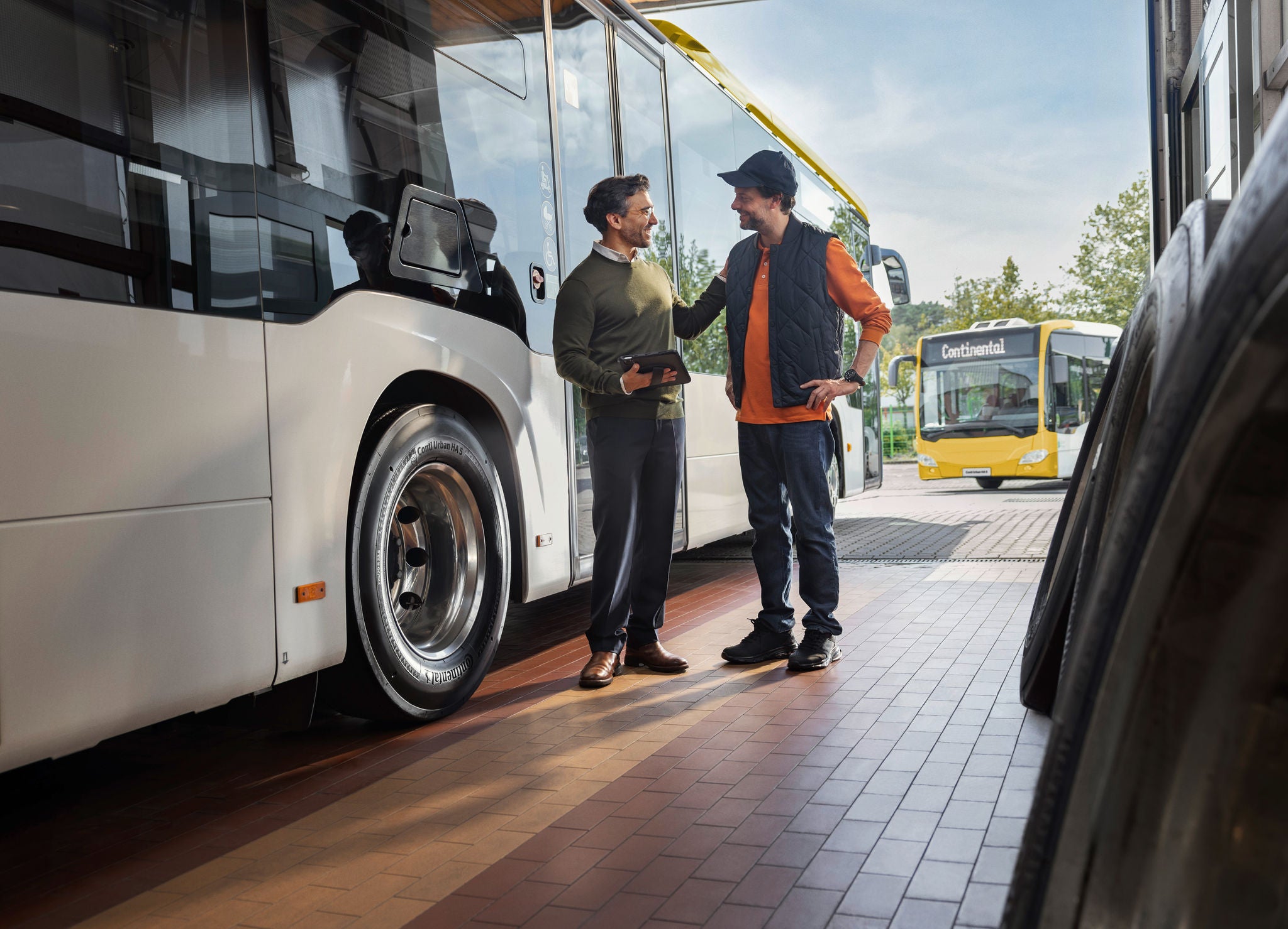 Jedným z hlavných problémov vozového parku mestských autobusov je životnosť pneumatík: Conti Urban HA 5 má vylepšený dezén a základnú zmes špeciálne vyvinutú pre mestské cesty.