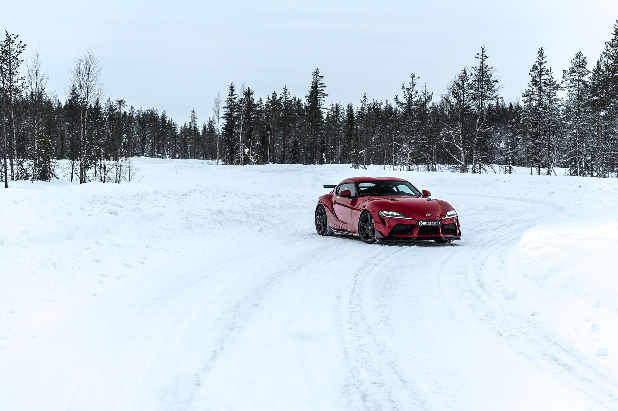 Toyota Supra GR od AC Schnitzer na trati.