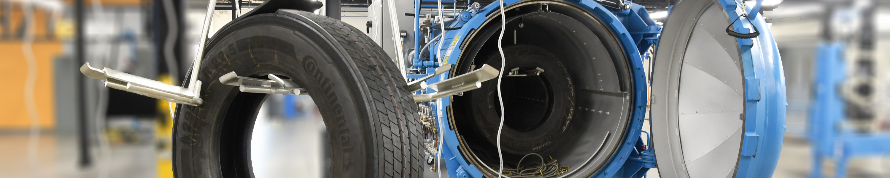 Retread entering the vulcanization chamber