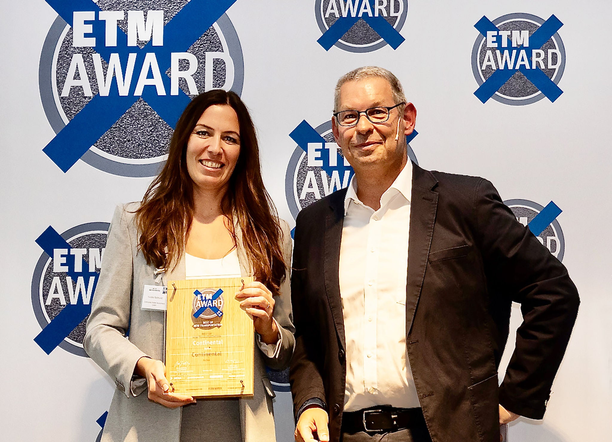 Presentation of the ETM Award 2024 Best of New Transportation during the IAA Transportation in Hanover. Oliver Trost, Managing Director, ETM-Verlag; Yvonne Bellmund, Marketing Manager Marketing Communication, Continental Reifen Deutschland GmbH.