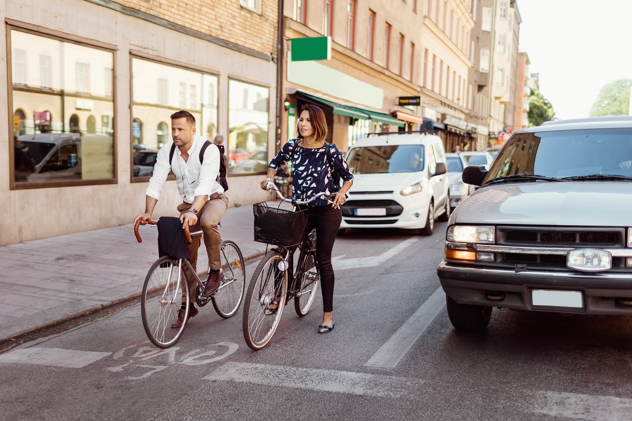 Cyklister på en väg