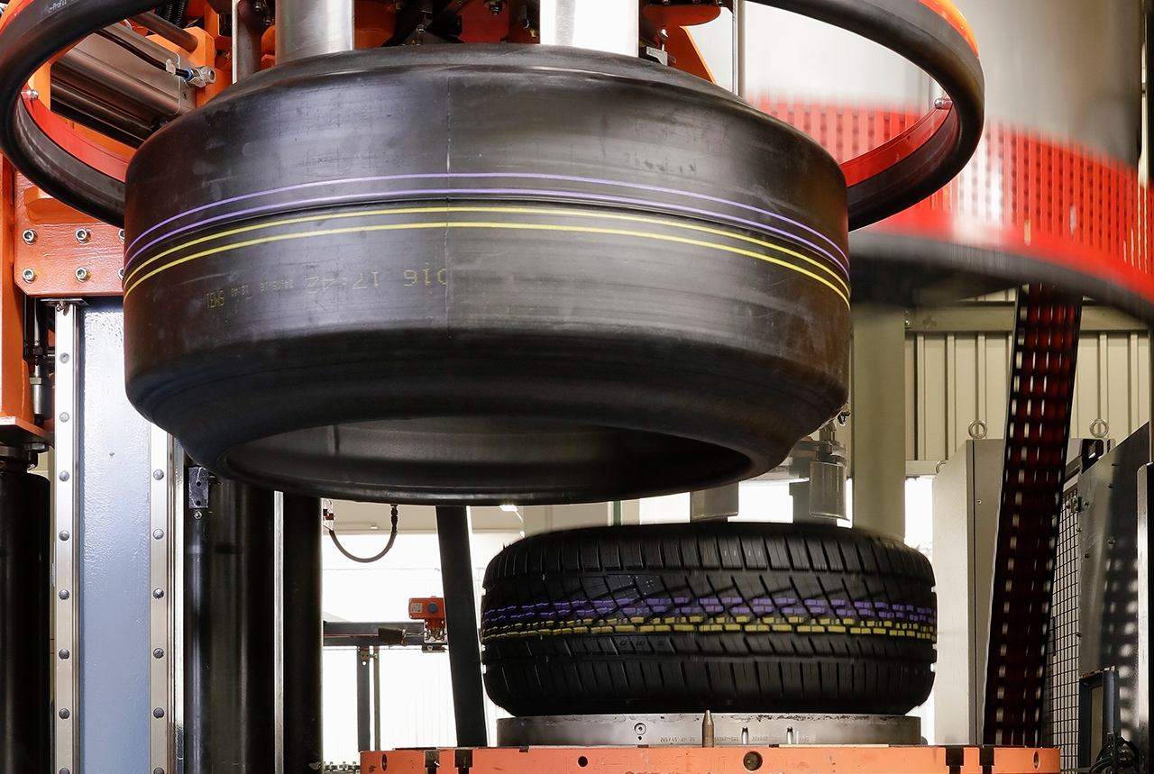 Heat Press Tire Production Pevné směsi odolávající točivému momentu elektromobilu